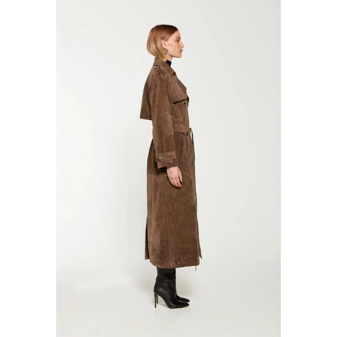 Emma | Dames Lange Suède Trenchcoat Met Riem | Dubbelgeknoopte Jas Met Knoopsluiting