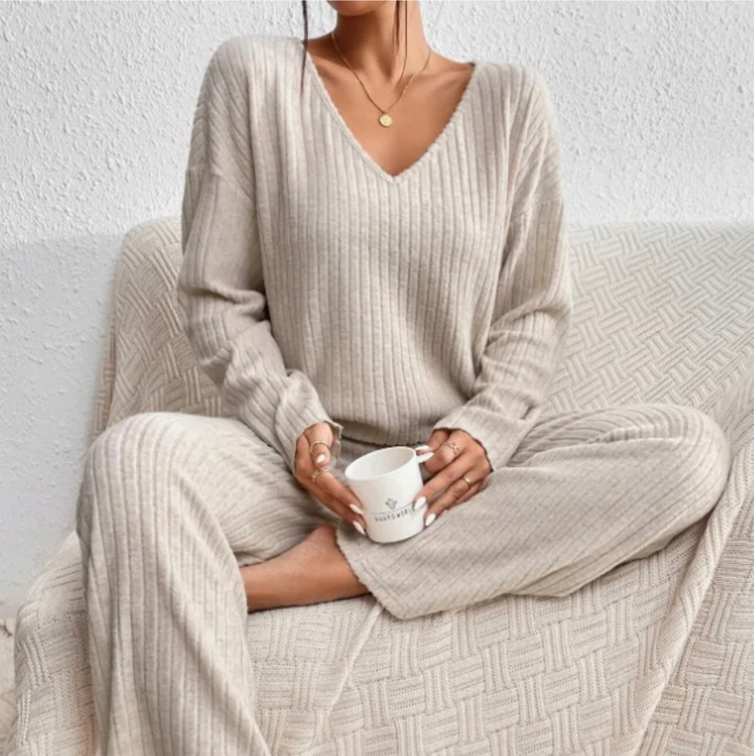Anouk | Tweedelige Set | Lounge Set met V-hals Trui en Broek