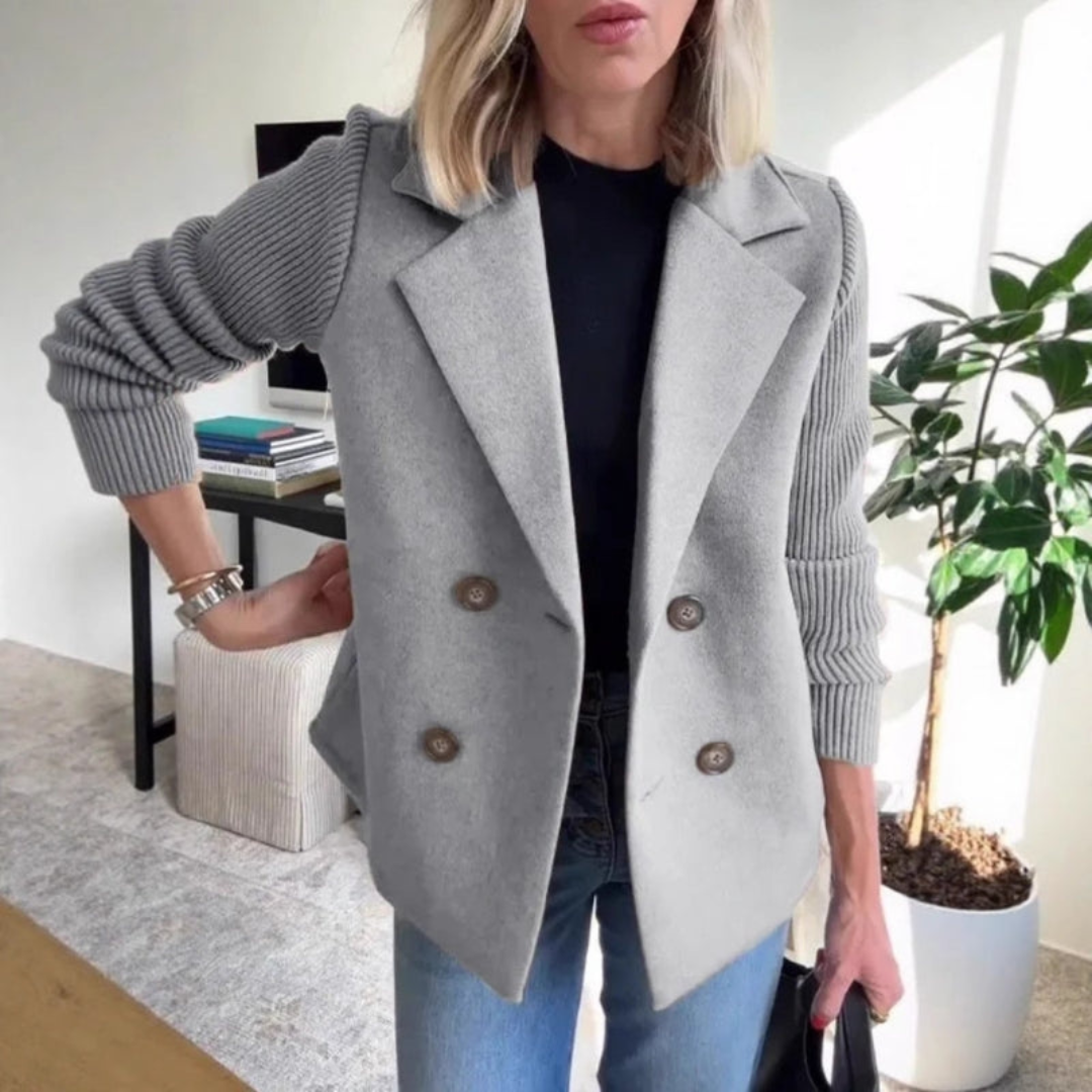 Kyra | Dames Blazer | Patchwork Mouw & Dubbel Geknoopt Kort Jasje