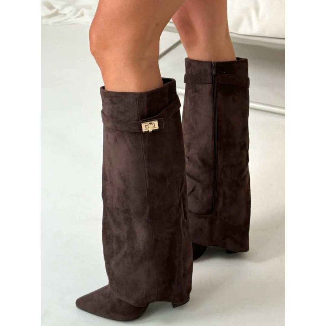 Sarah | Dames Laarzen van Suède Met Flaire Pasvorm En Gouden Details | Hoge Hak en Ritssluiting