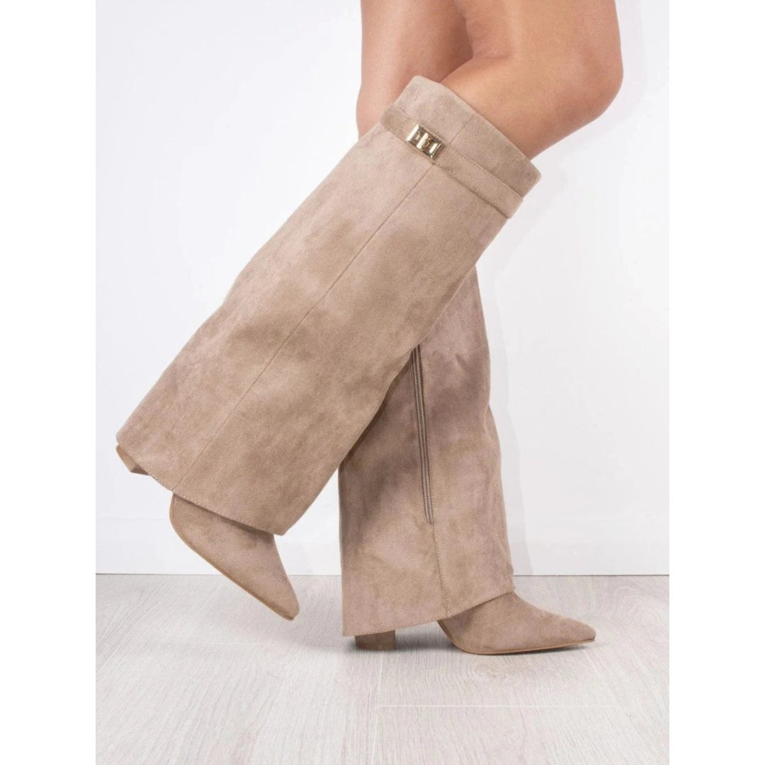 Sarah | Dames Laarzen van Suède Met Flaire Pasvorm En Gouden Details | Hoge Hak en Ritssluiting