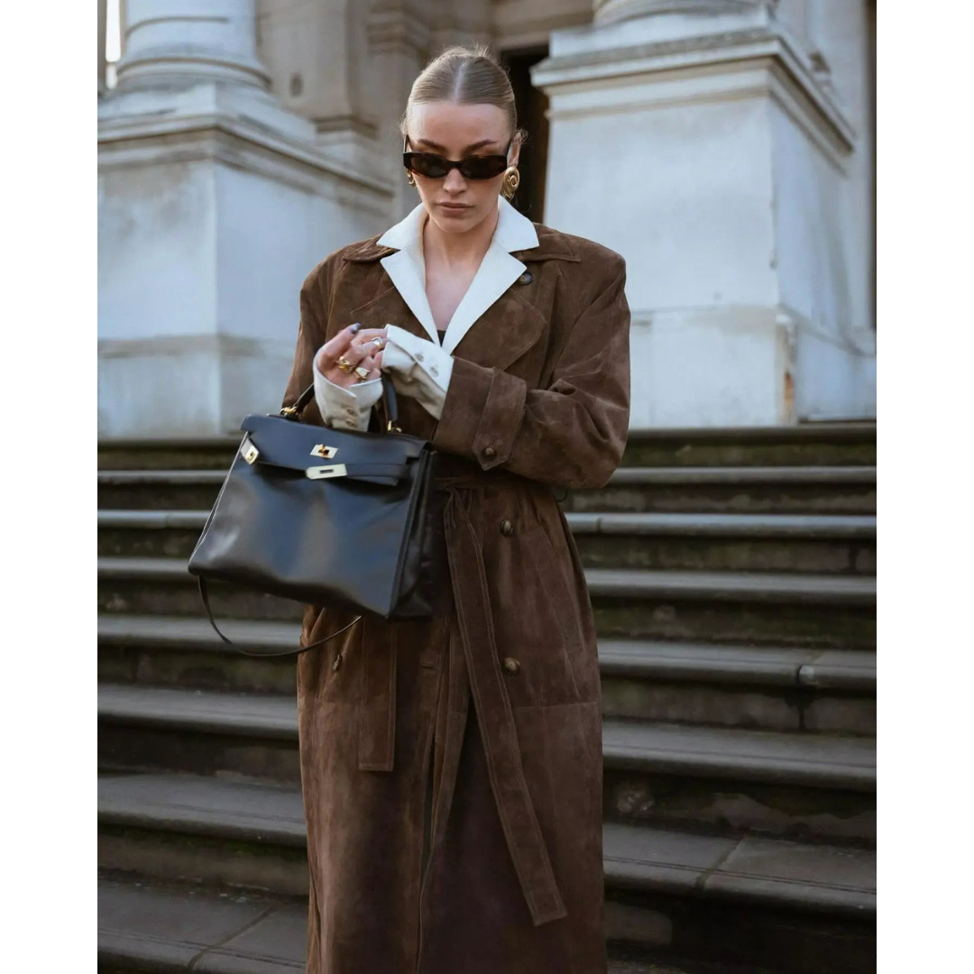 Emma | Dames Lange Suède Trenchcoat Met Riem | Dubbelgeknoopte Jas Met Knoopsluiting