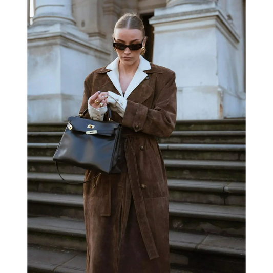 Emma | Dames Lange Suède Trenchcoat Met Riem | Dubbelgeknoopte Jas Met Knoopsluiting